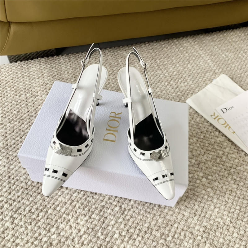 D10r white patent leather pointed toe pumps