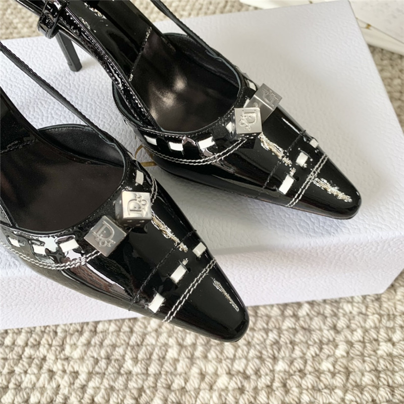 D10r black patent leather pointed toe pumps