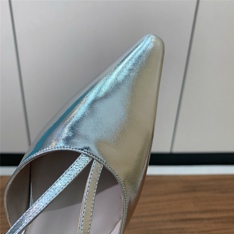 The R0w silver pointed toe slingback pumps