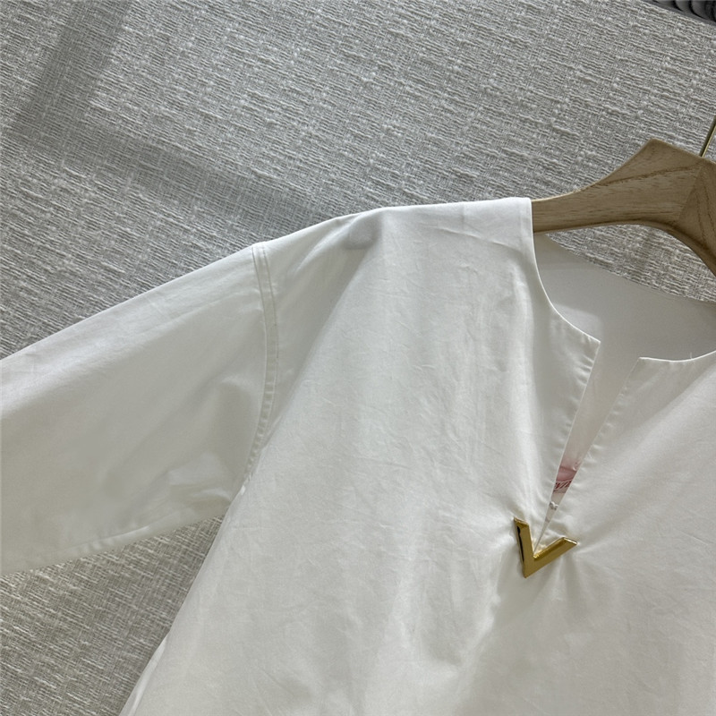 Va1e*ntin0 hardware v-button round collar white shirt replica clothes