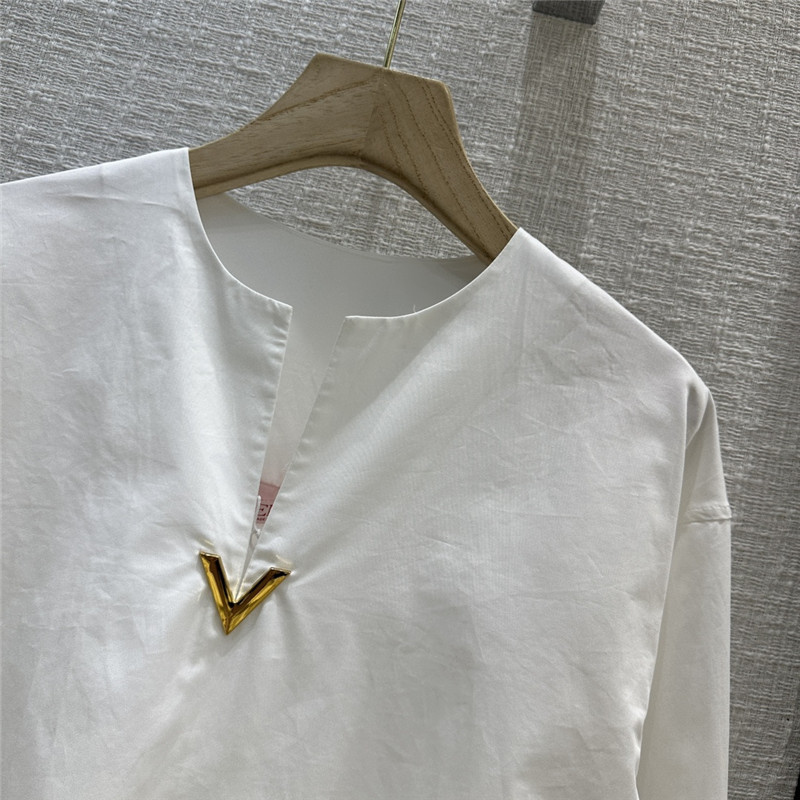 Va1e*ntin0 hardware v-button round collar white shirt replica clothes