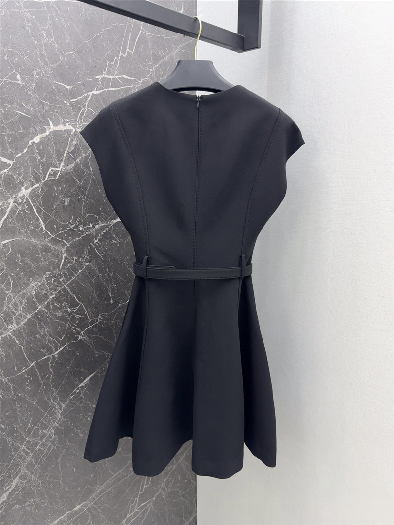Va1e*ntin0 v-shaped belt short-sleeved dress replica clothes