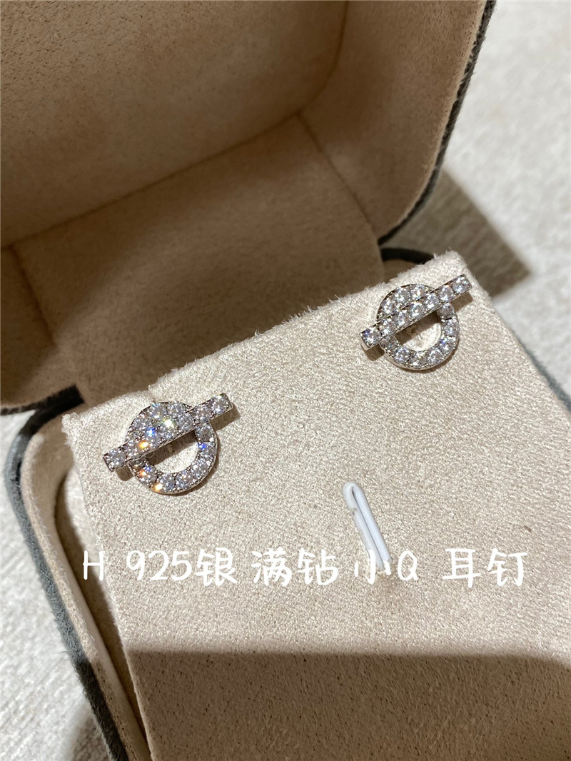 H**me5 pig nose earrings