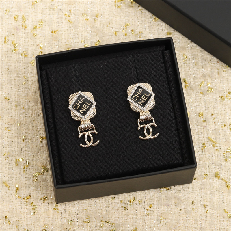 Ch**el letter double c earrings