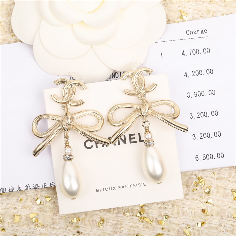 Ch**el bow pearl earrings