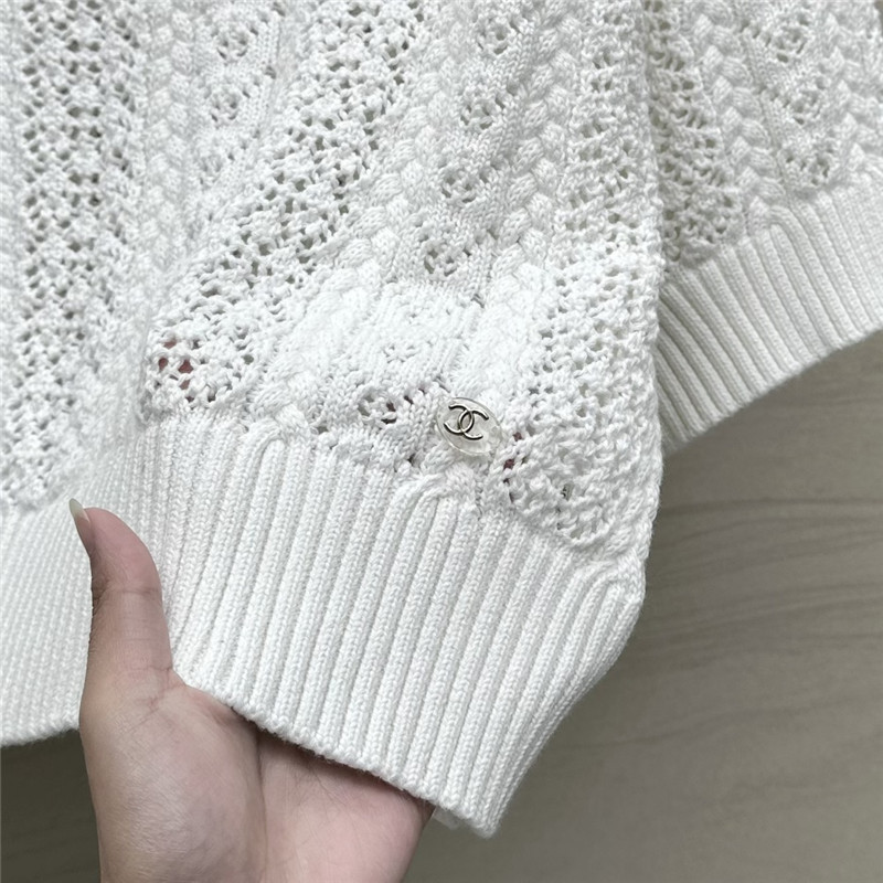 Ch**el logo wool short sleeve sweater in white