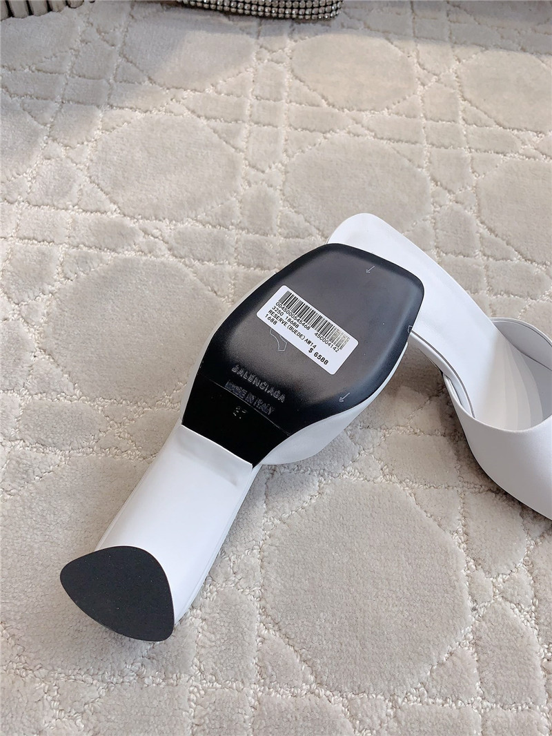 Ba1en*iaga duty free white women’s sandals