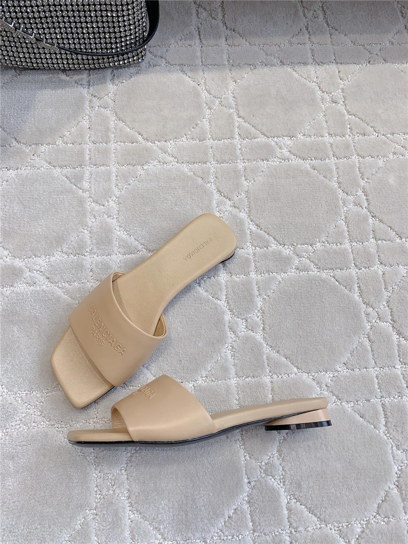 Ba1en*iaga duty free beige leather logo slide sandals