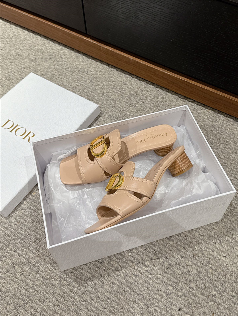 D10r 30 montaigne heeled slide beige