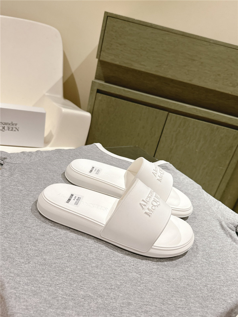 a1exa*der Mcqv*en white logo flip flops