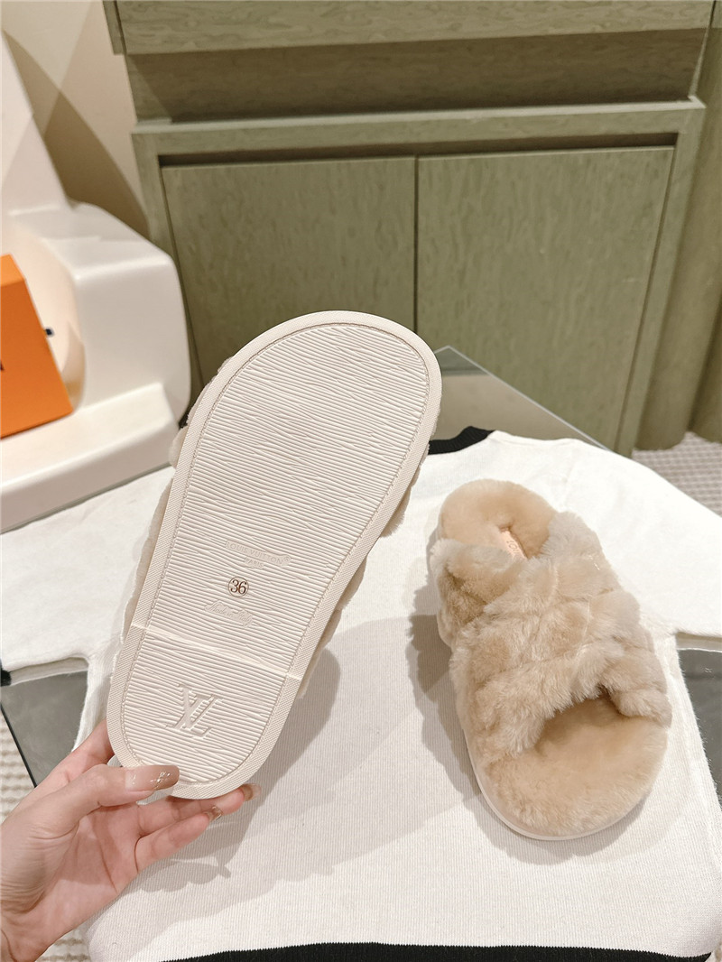 l0vis Vvtt0n fluffy slippers beige