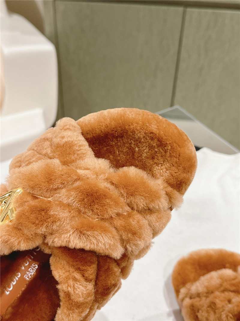 l0vis Vvtt0n fluffy slippers brown