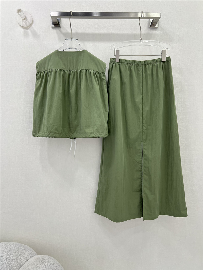 The R0w short vest + straight long skirt replica clothes