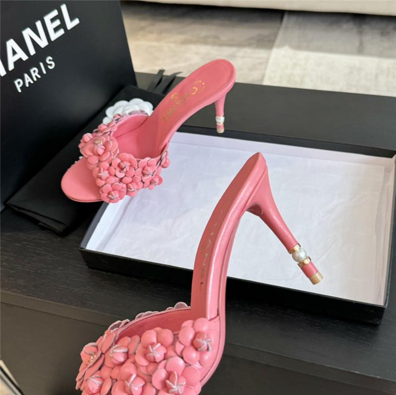 Ch**el camellia heels mules