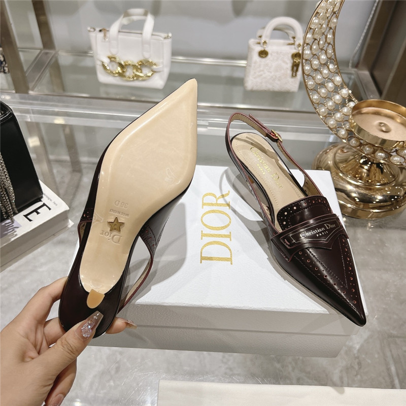 D10r boy slingback pump