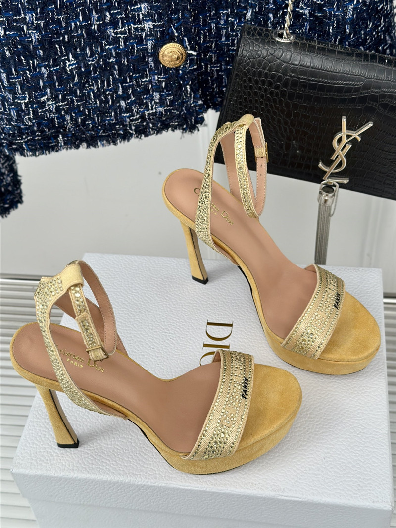 D10r dway heeled platform sandal gold