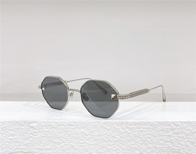 Va1e*ntin0 unique personality sunglasses