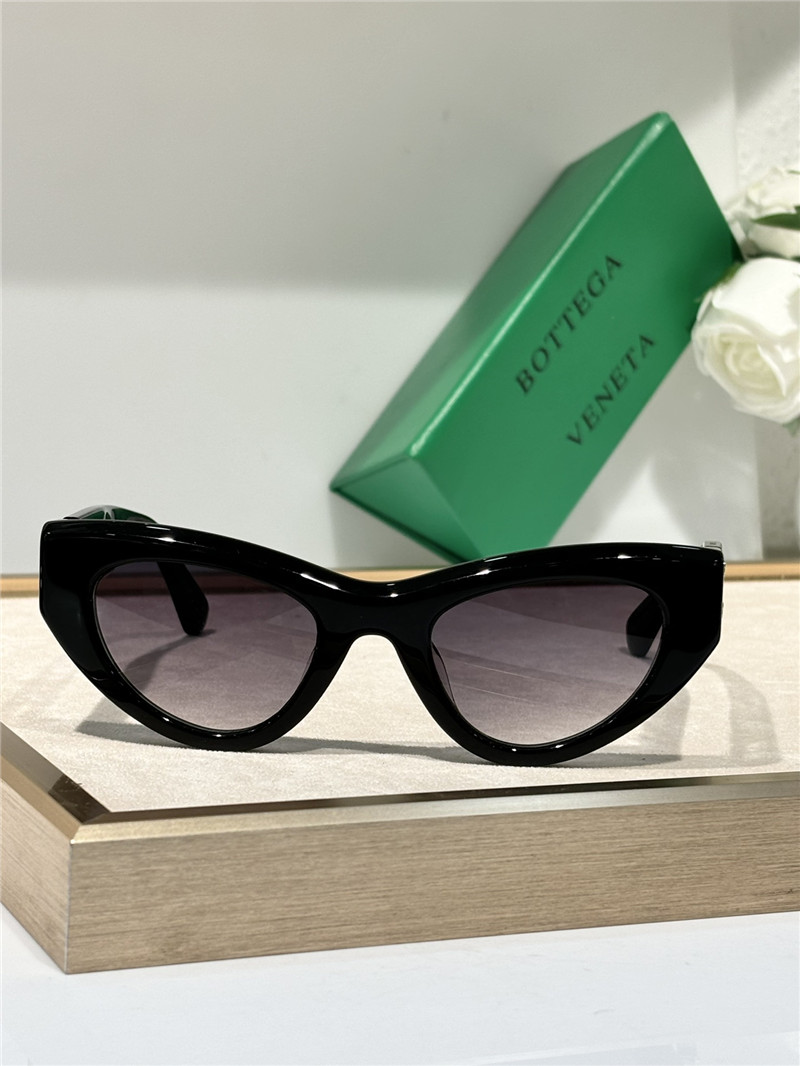 b0tt*ga Ven*ta cat-eye sunglasses