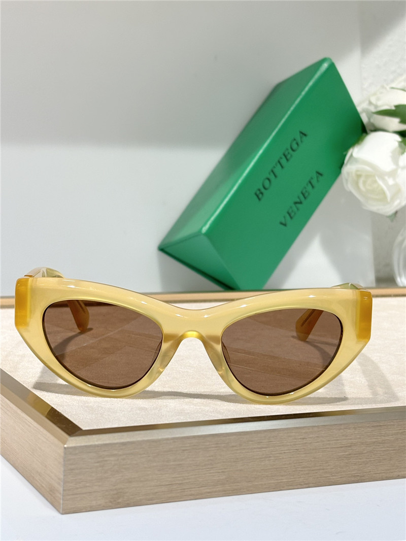 b0tt*ga Ven*ta cat-eye sunglasses