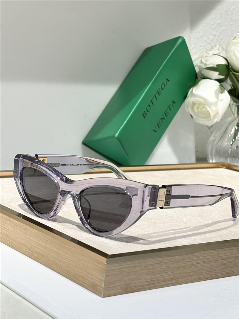 b0tt*ga Ven*ta cat-eye sunglasses