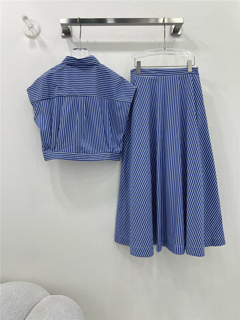 Va1e*ntin0 new striped skirt cheap replica designer clothes