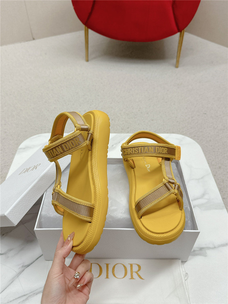 D10r women’s yellow d-wave sandals
