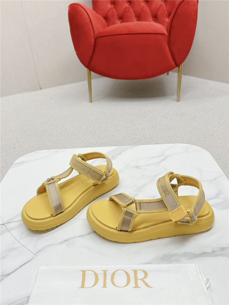 D10r women’s yellow d-wave sandals