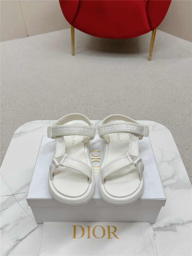 D10r women’s d-wave sandals white leather