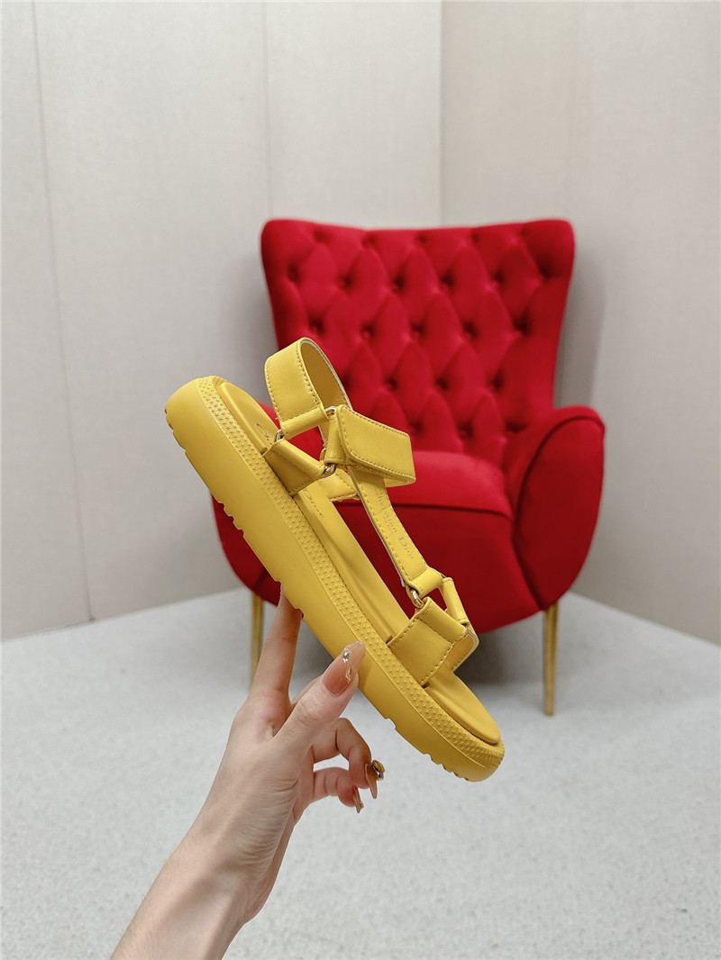 D10r yellow leather d wave sandals