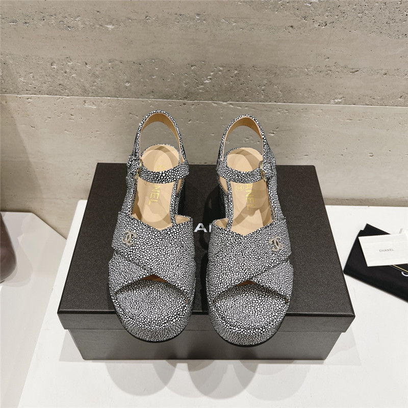 ch**el open toe platform D1am0nd sandals