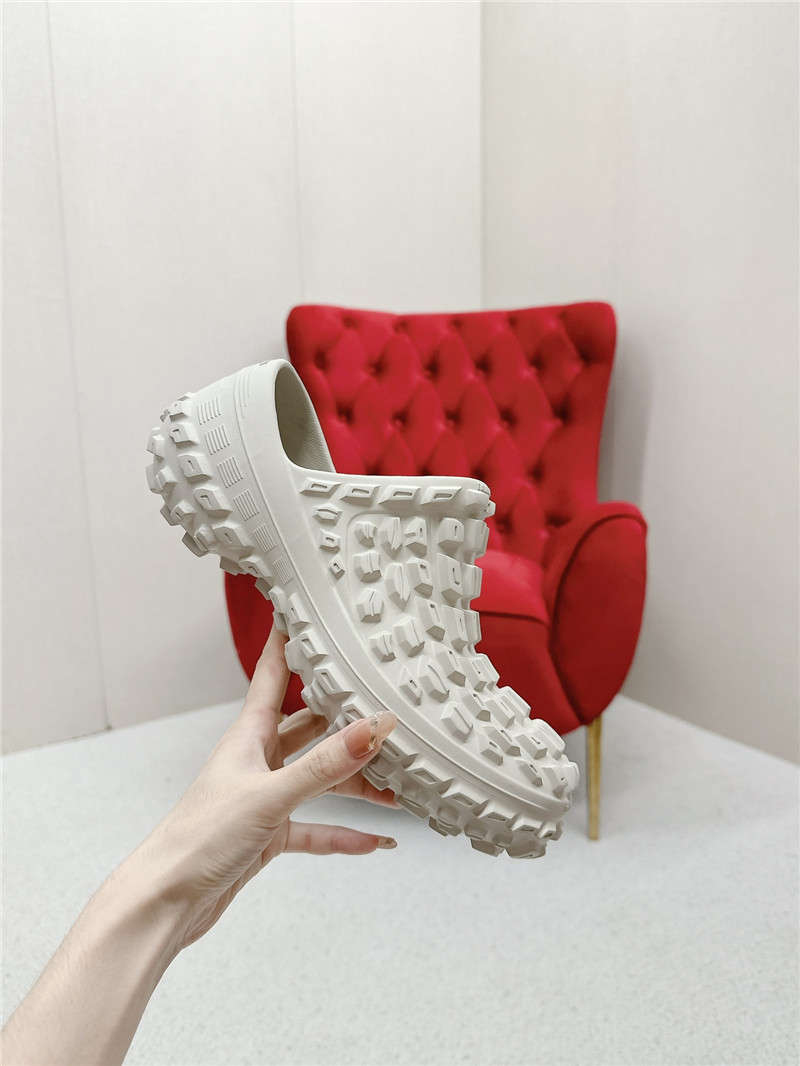 Ba1en*iaga bouncer clog sandals