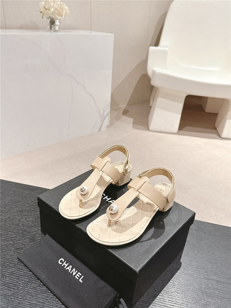 lambskin pearl Ch**el logo sandals beige
