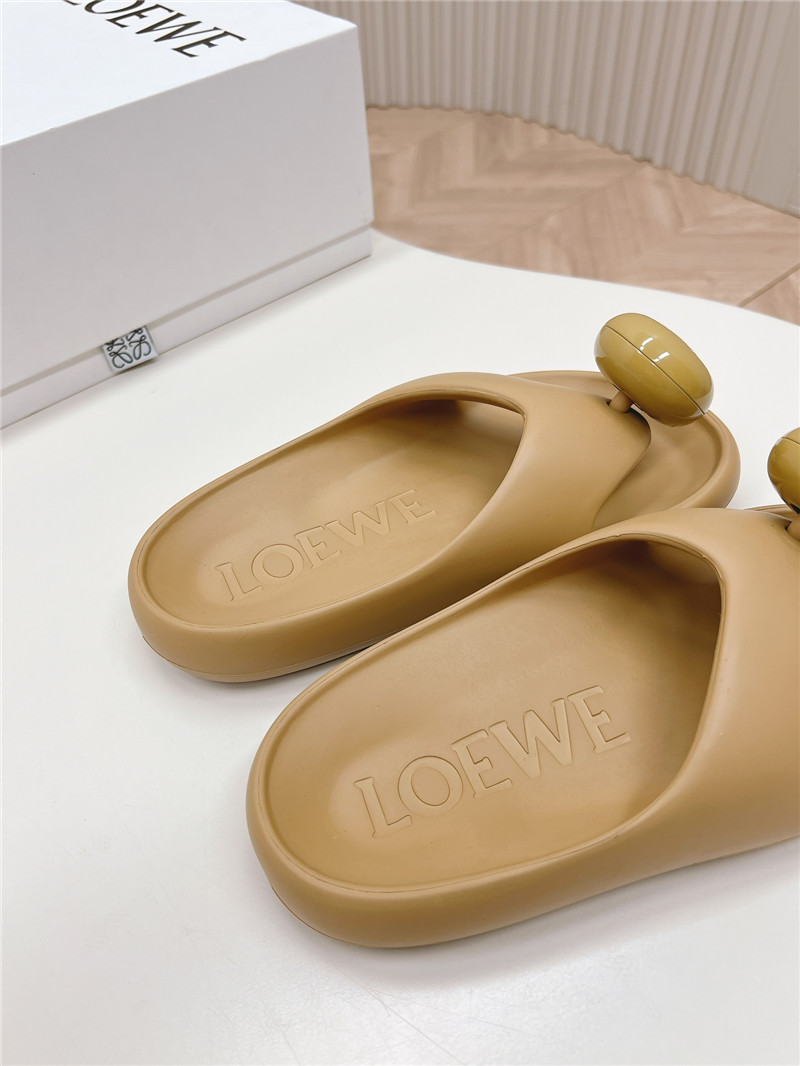 L0ew* bubble thong slide in beige