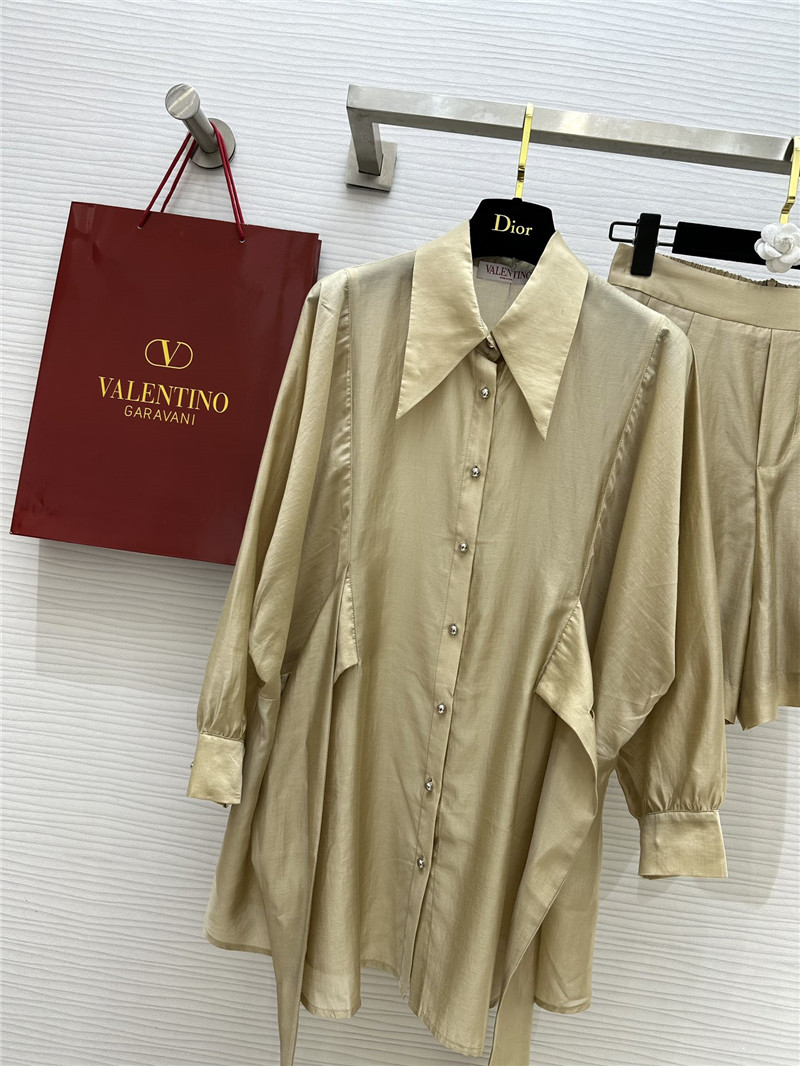 Va1e*ntin0 tie shirt + shorts set replicas clothes