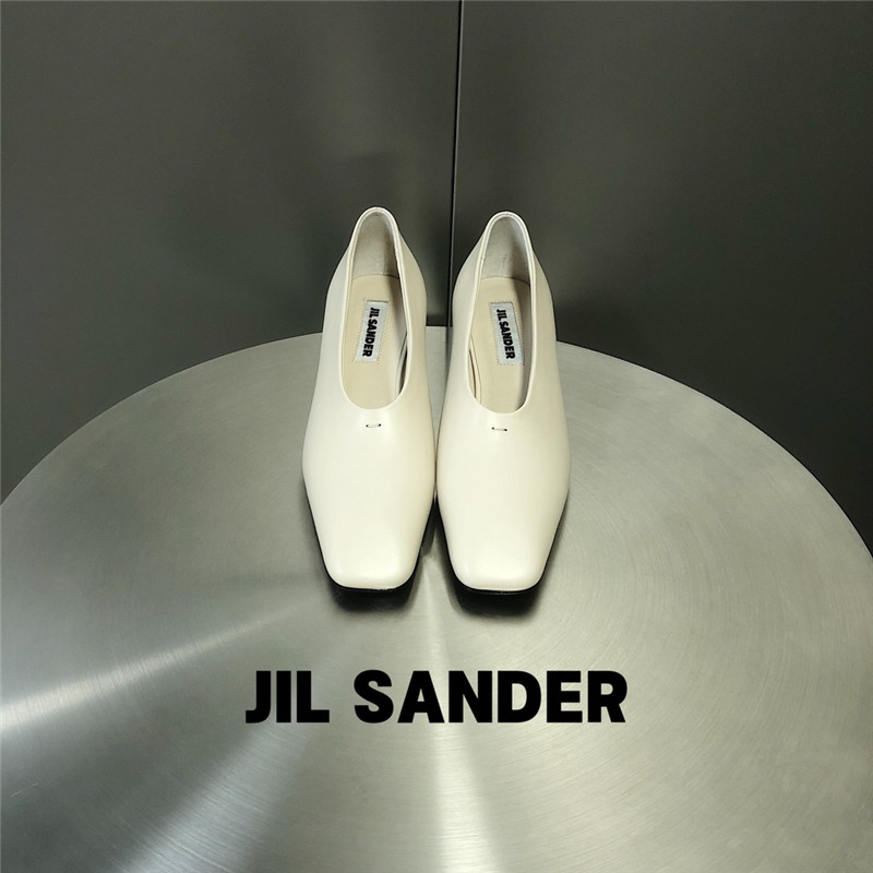 Jil Sander Perspex Block Heel Round-toe Pumps in Beige