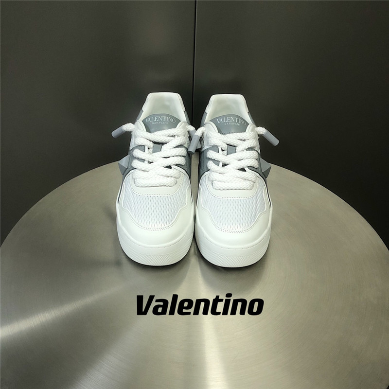 Va1e*ntin0 garavani one stud xl leather sneakers