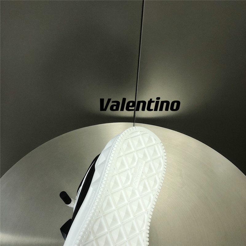 Va1e*ntin0 garavani one stud xl low-top sneakers