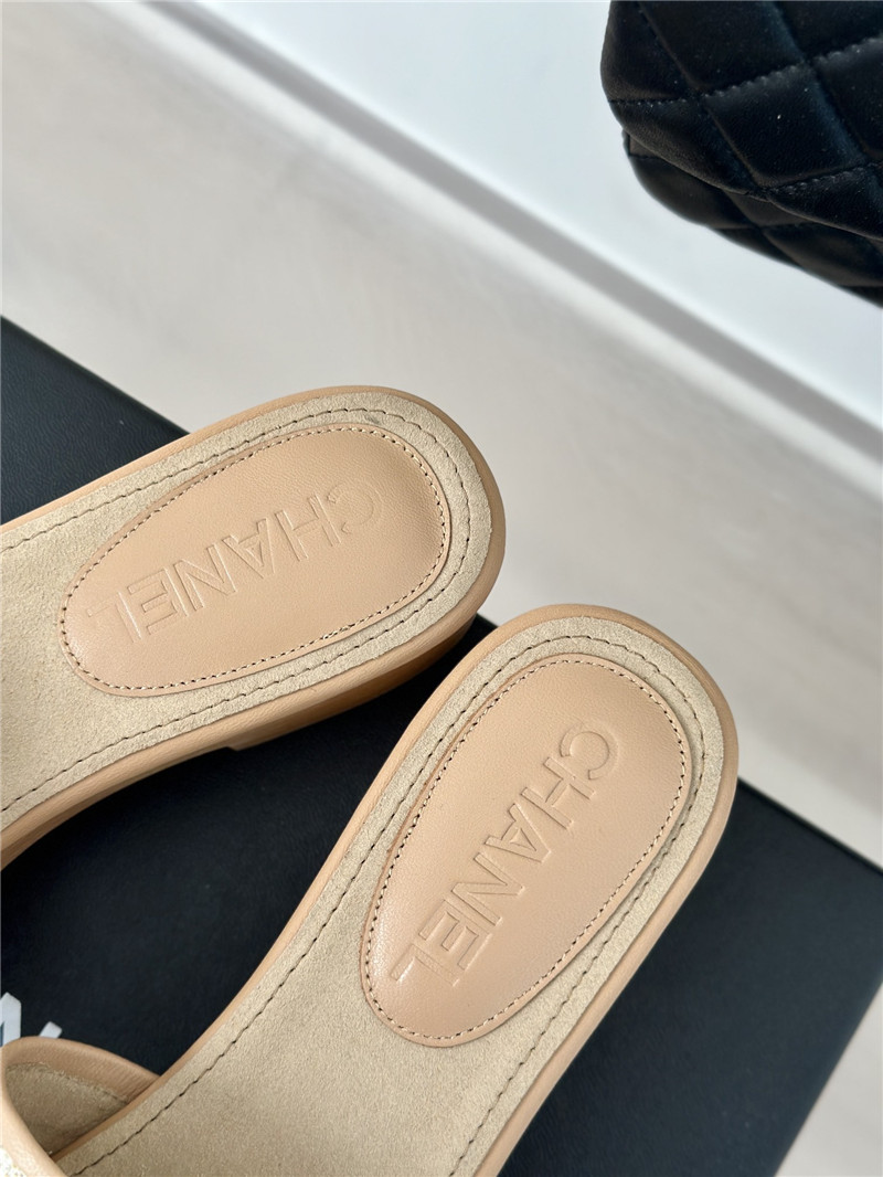 Ch**el platform camellia women’s slippers brown