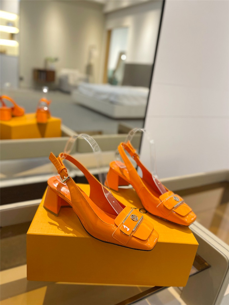 l0vis Vvtt0n orange patent leather shake slingback pumps