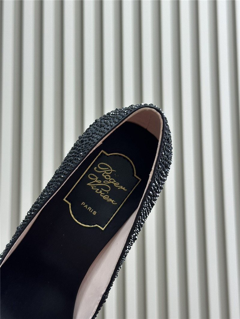 roger u1u1er black crystal buckle pumps