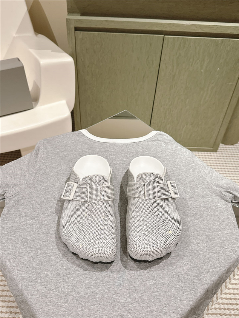 Ba1en*iaga crystal clogs