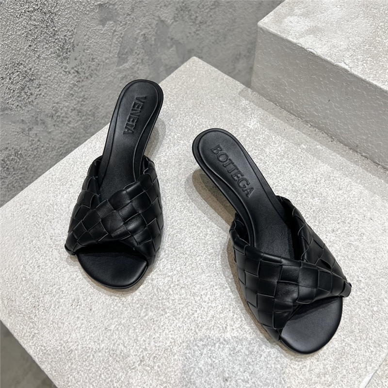 b0tt*ga Ven*ta blink twister intrecciato mules in black