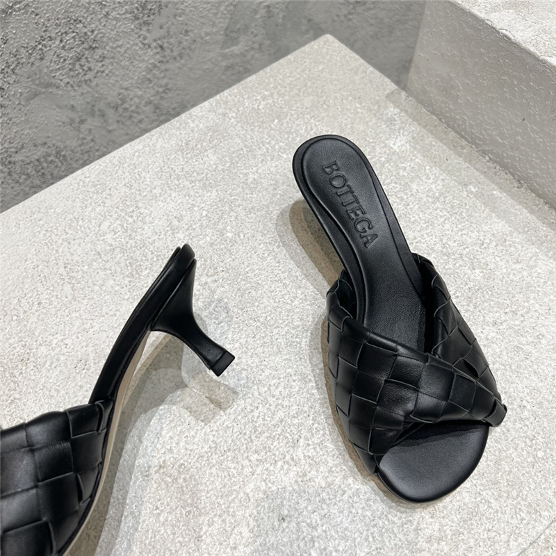 b0tt*ga Ven*ta blink twister intrecciato mules in black