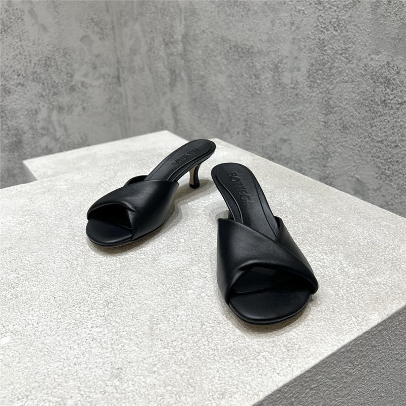 b0tt*ga Ven*ta black open toe sandals