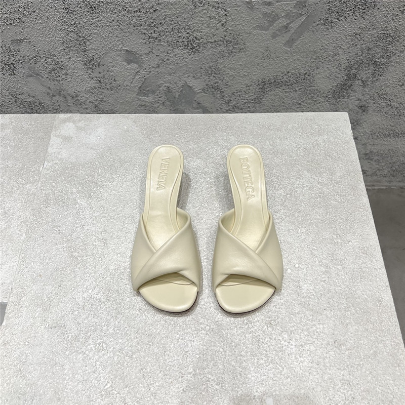 b0tt*ga Ven*ta beige open toe sandals