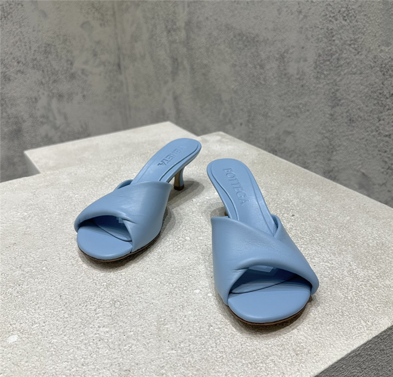 b0tt*ga Ven*ta blue open toe sandals