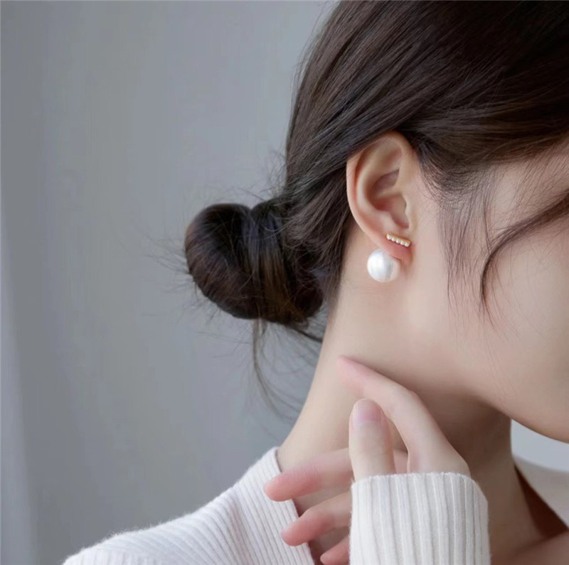 Ce1i*e pearl earrings