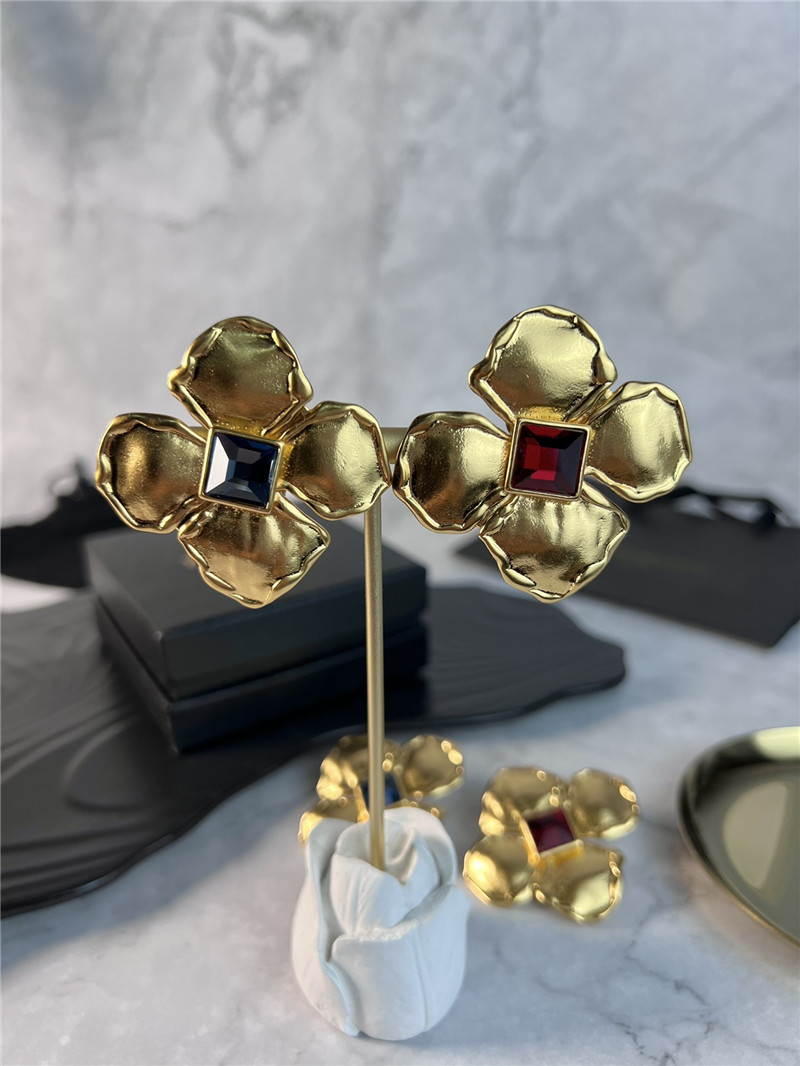 Y51 vintage four petal flower rhinestone earrings