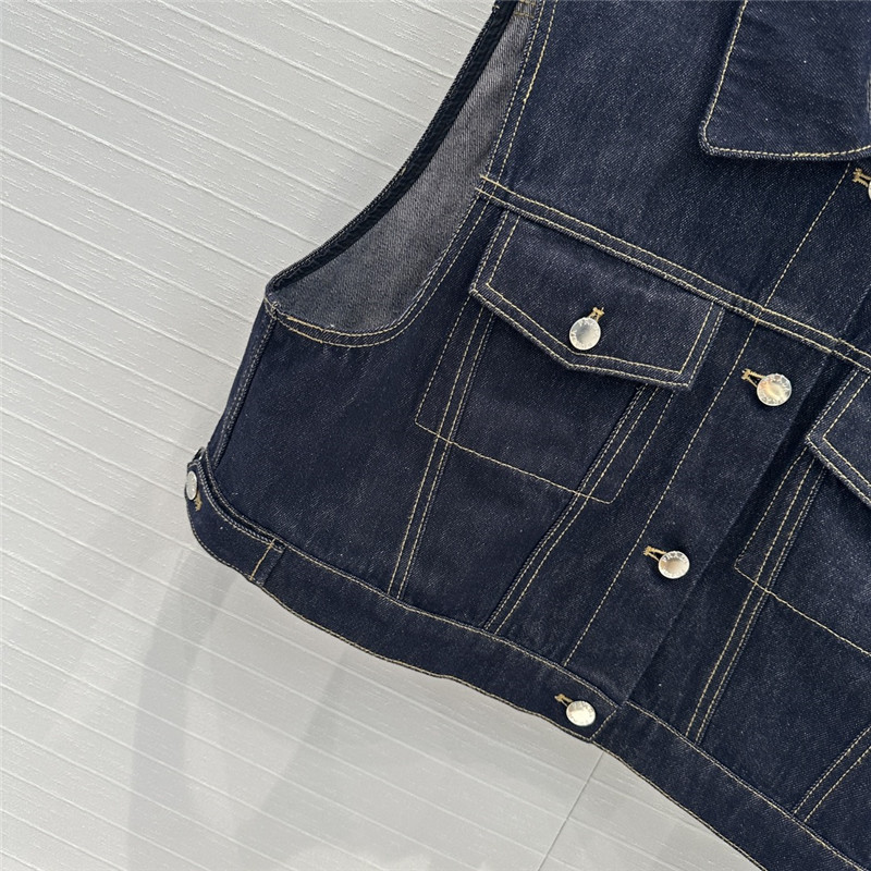 Pra*a functional style vest replica clothing sites