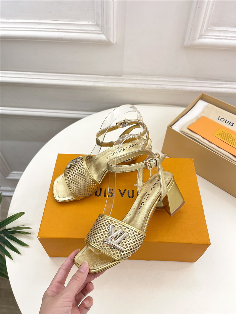 l0vis Vvtt0n shake sandal in gold perforated calf leather